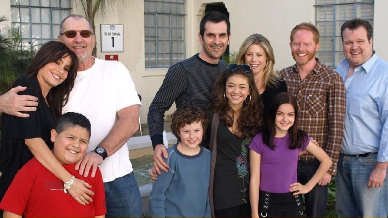 The cast of Modern Family in Season 1.