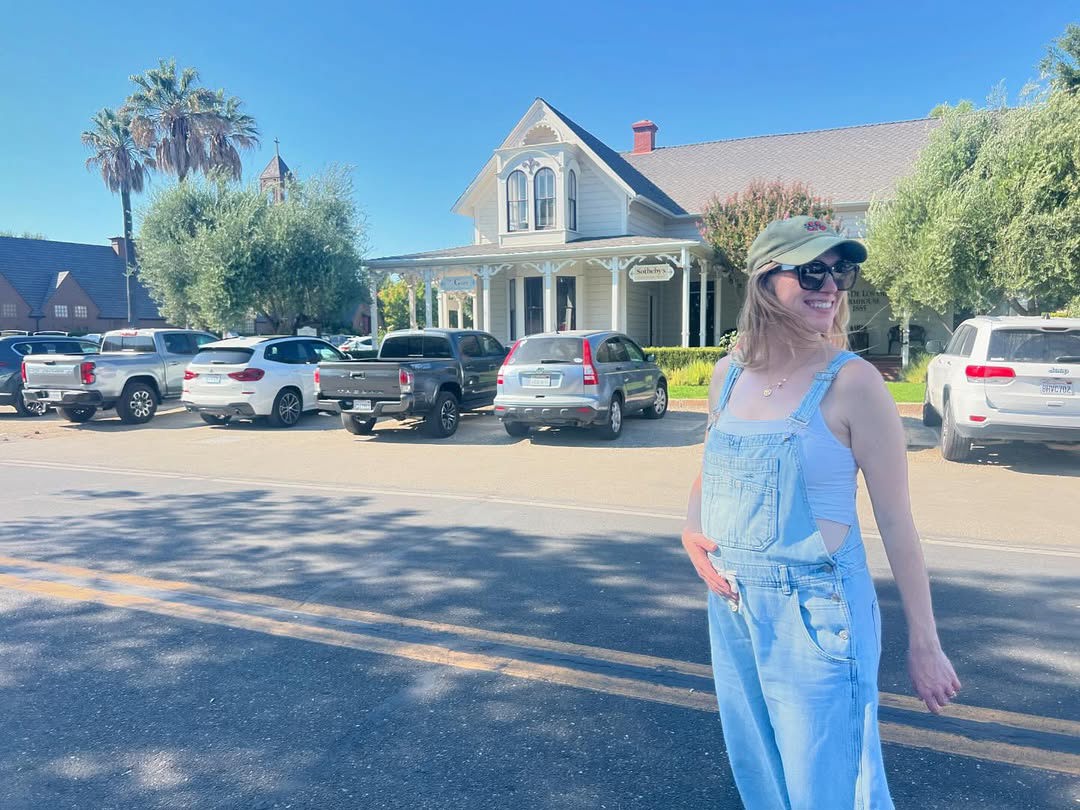 There's a new baby coming to Wistera Lane, as Two Desperate Housewives stars ﻿have announced that they are expecting a child together. Andrea Bowen, who plays Julie Mayers, and Josh Zuckerman, who plays Eddie Orlofsky,﻿ made the announcement in an Instagram post this afternoon. 