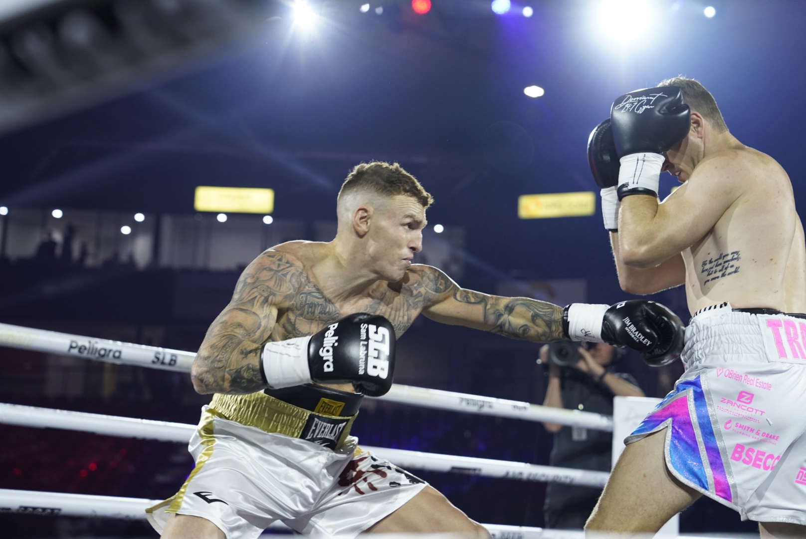 Mitch Robinson lands a blow on Kayne Pettifer.