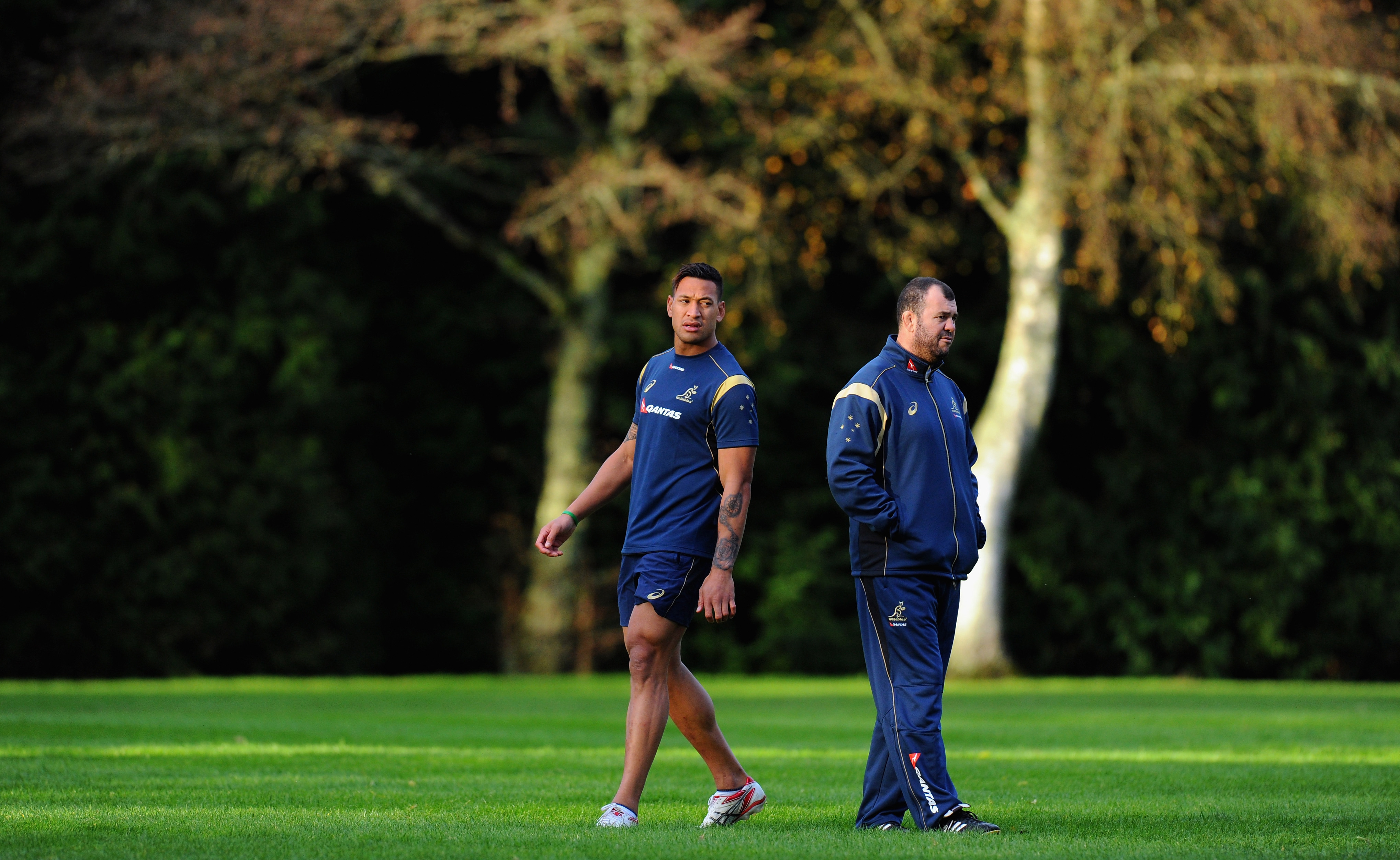 Israel Folau (left) and then-Wallabies coach Michael Cheika.