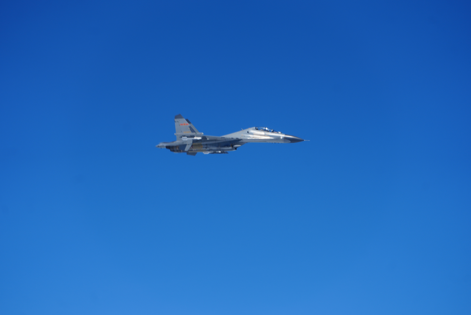 chinese-fighter-jet-confronts-us-navy-plane-with-tv-crew-aboard-flipboard