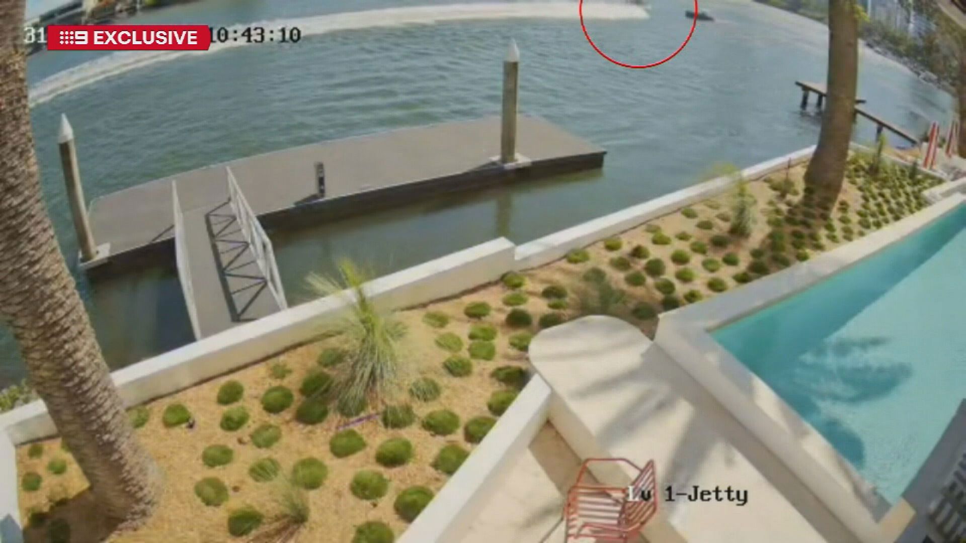 Vision captures heart-stopping moment two speed boats collide