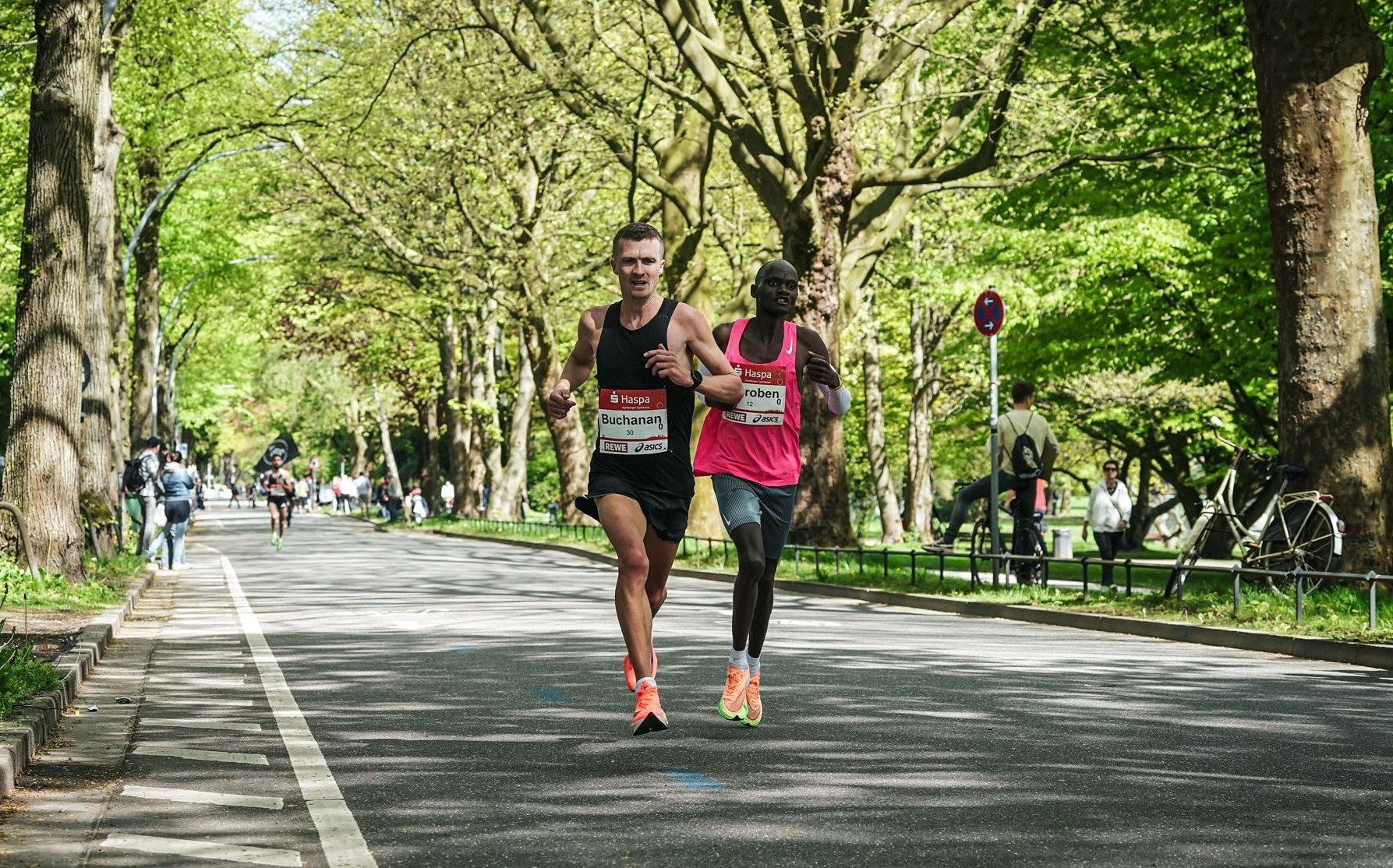 Andy Buchanan running the 2024 Hamburg Marathon.