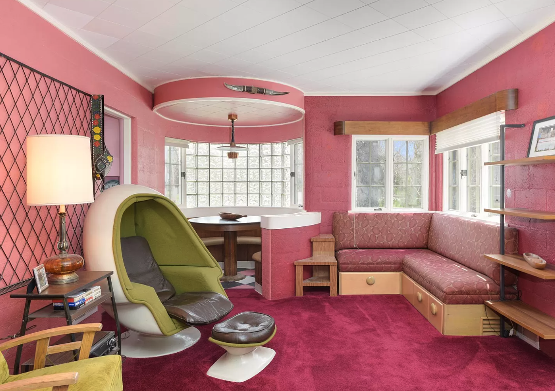 The plush pink carpet and walls of the home's study.