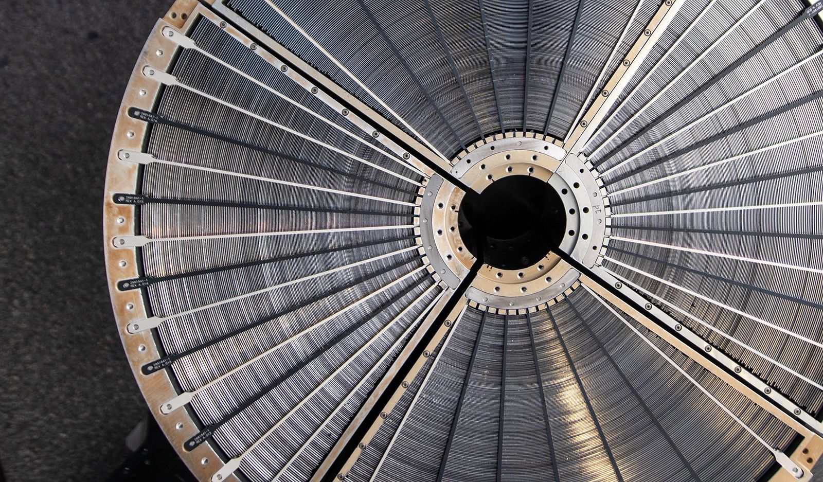 XRISM contains two special mirror arrays to detect X-rays.