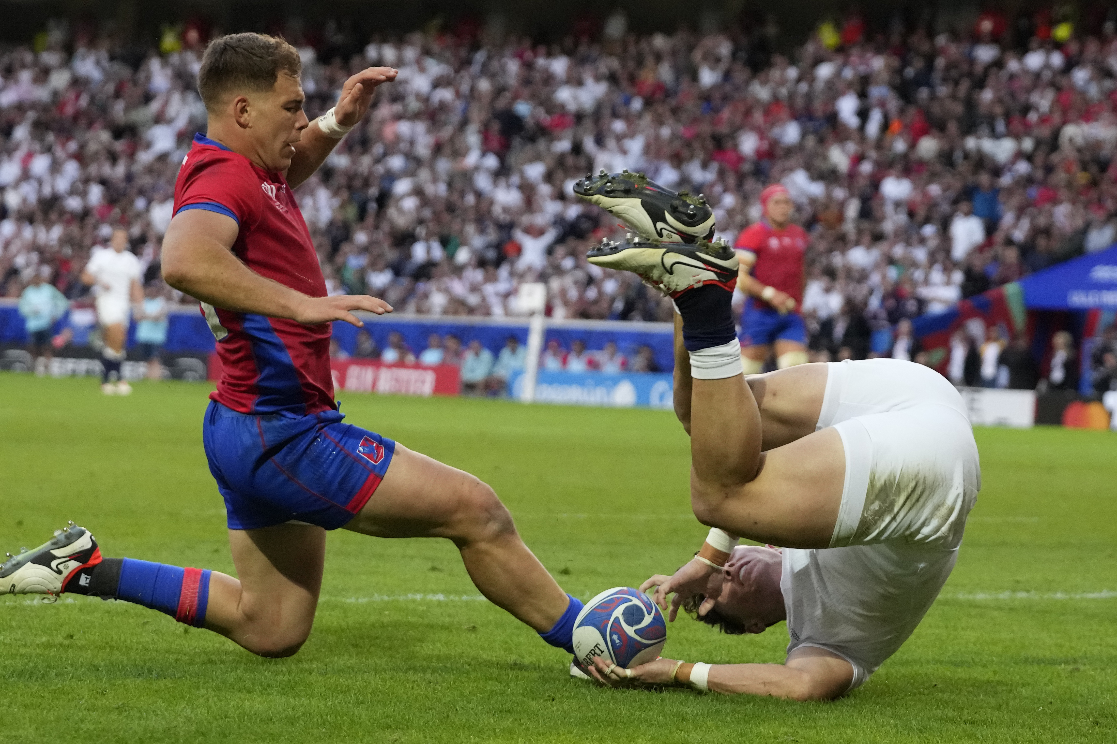 England's Henry Arundell scores one of his five tries during the Rugby World Cup against Chile.