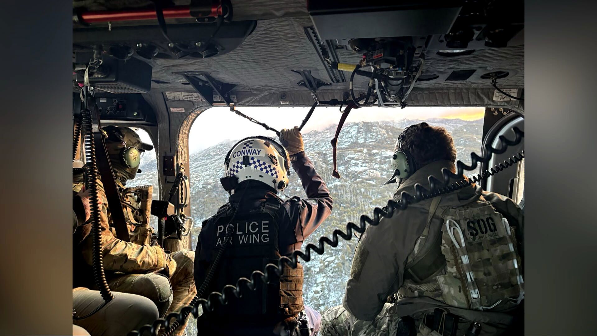 Police during manhunt for accused gunman Dezi Freeman
