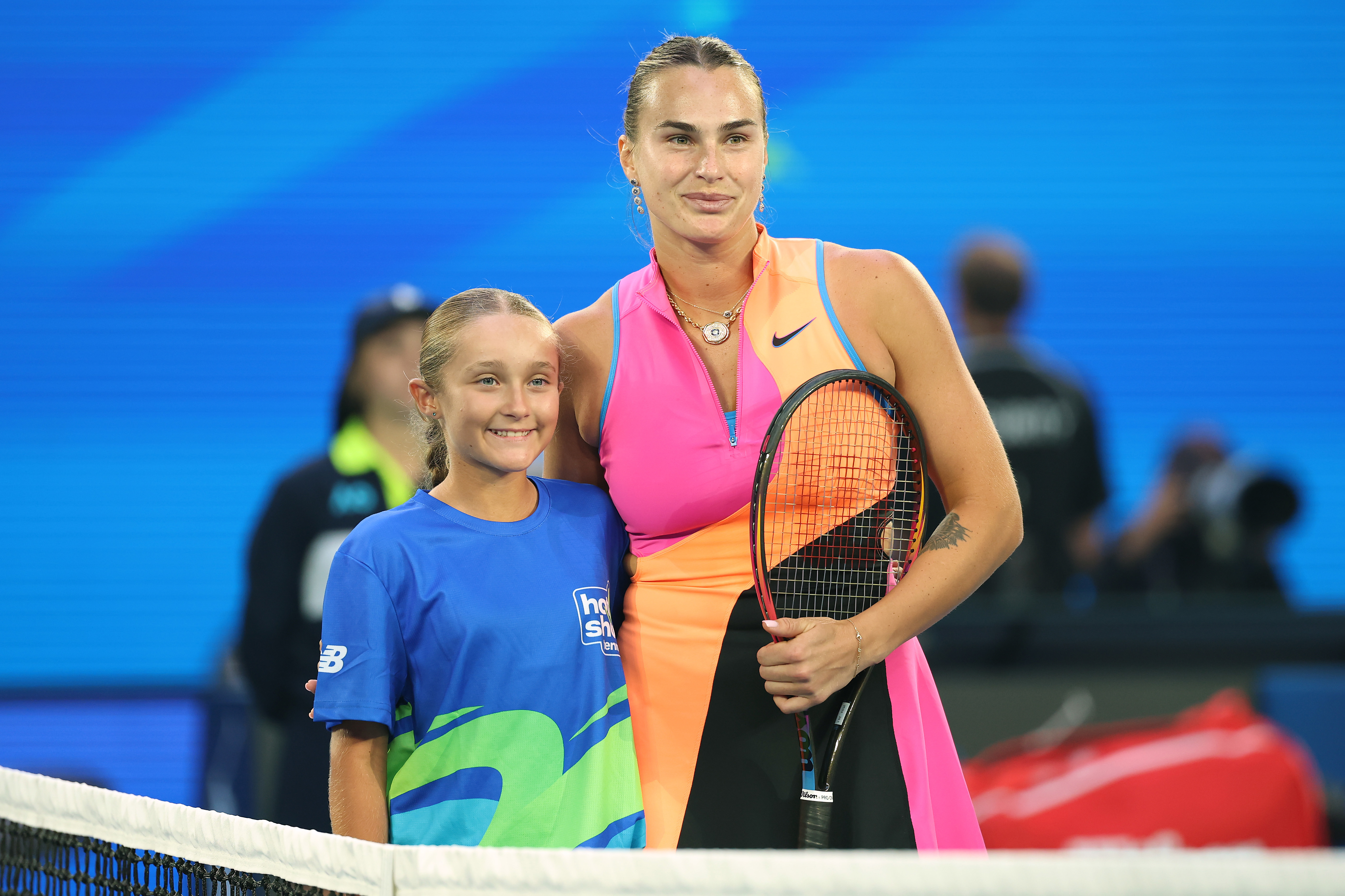 Aryna Sabalenka poses with Ava Sultana ahead of the semi final.