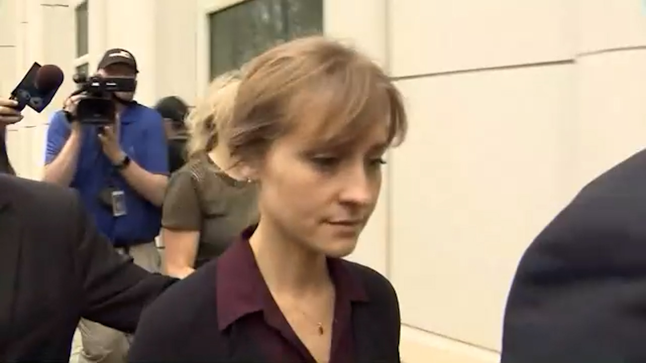 Allison Mack vuelve a ser una mujer libre después de cumplir un tiempo por su papel en la organización Nxivm.