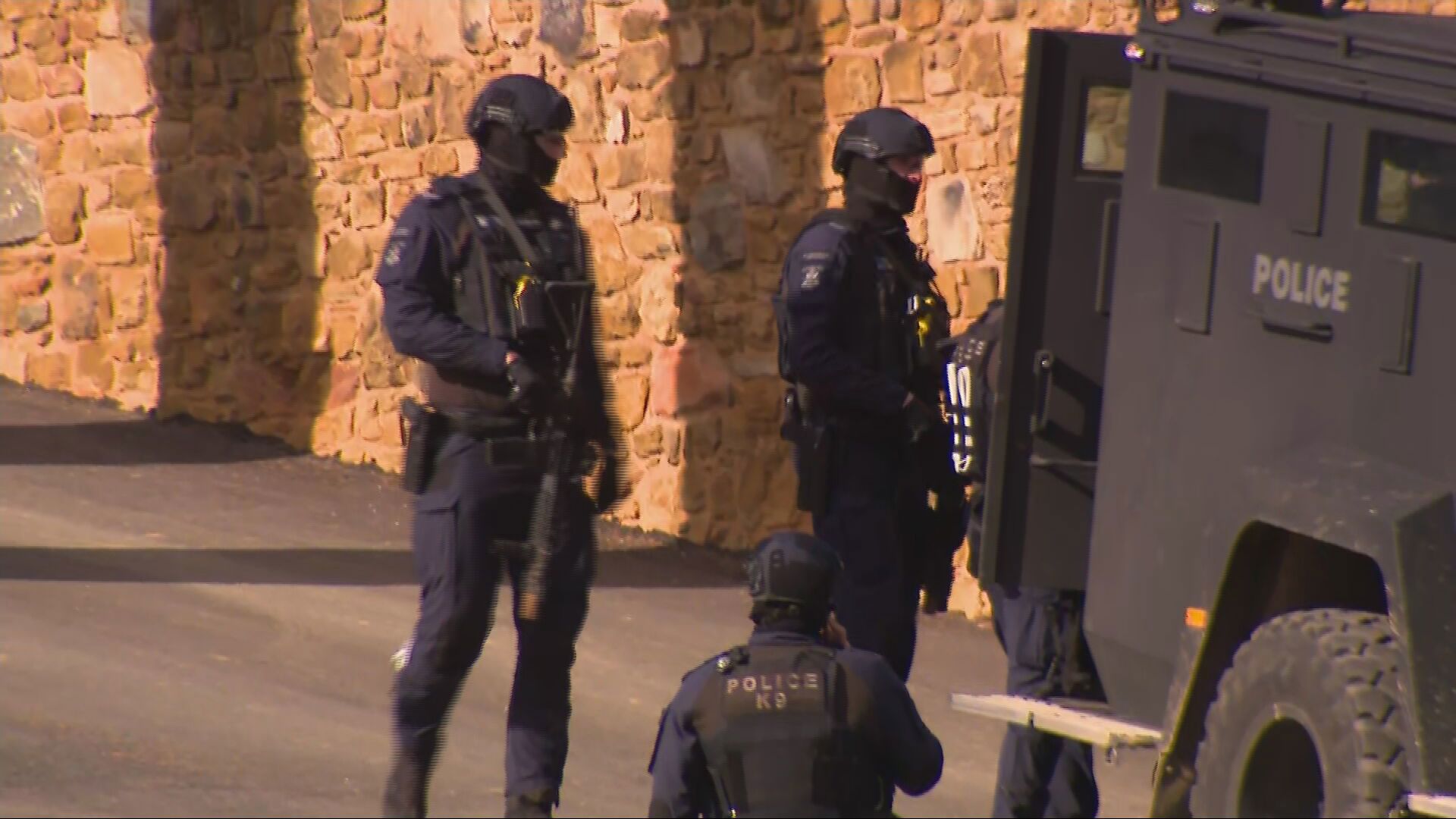 Police officers in Porepunkah Victoria during manhunt for Dezi Freeman