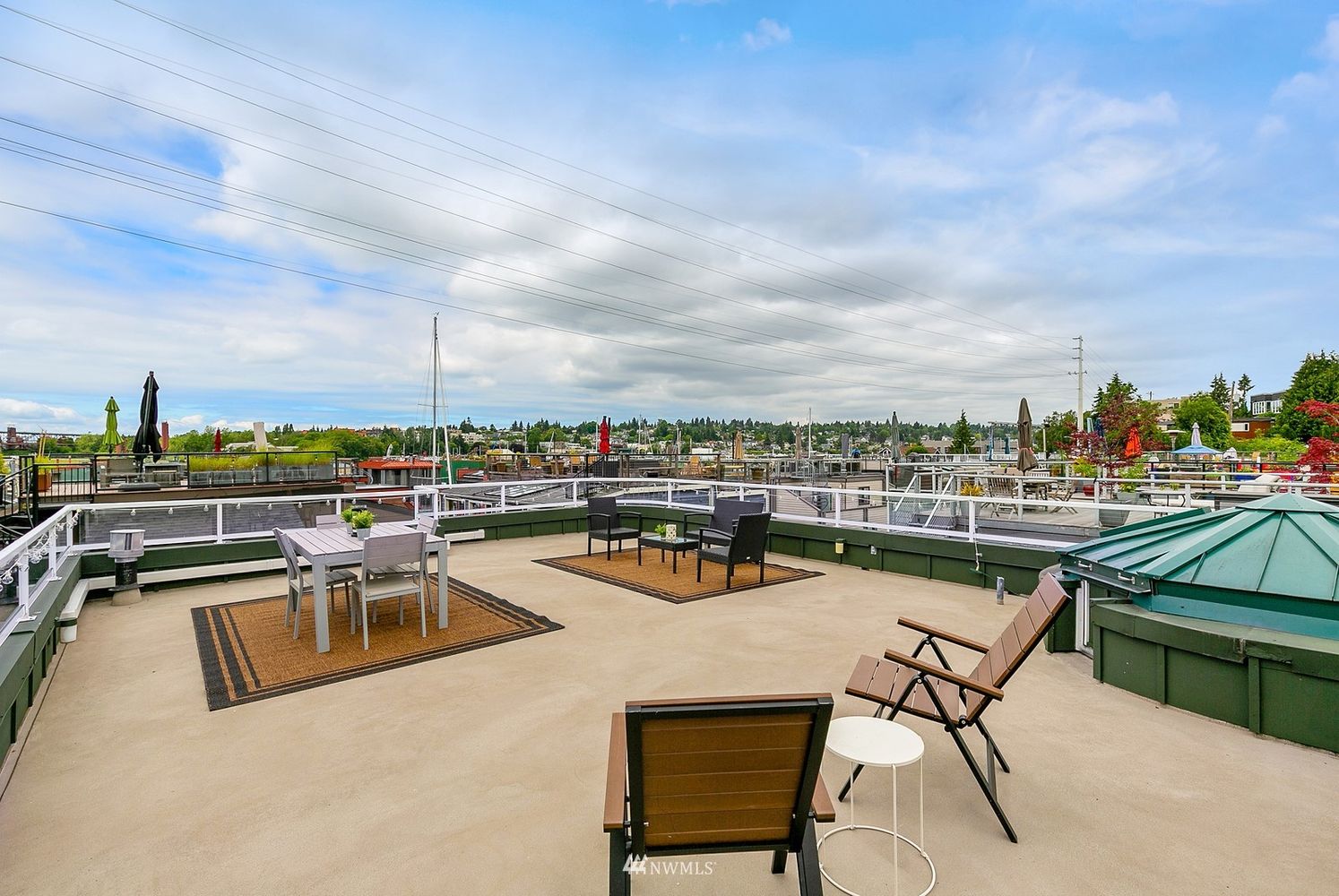 Get your hands on your own houseboat like the one Tom Hanks' character lived in, in Sleepless in Seattle 